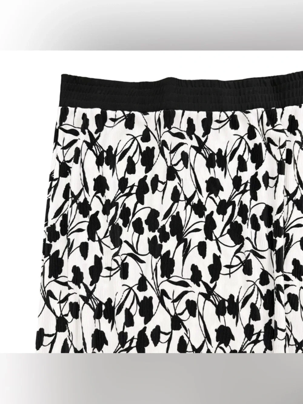 Leota Black and White Floral Pleated Skirt XXL